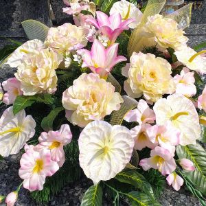 Sztuczna wiązanka - duża, kwiaty w kolorze lila róż