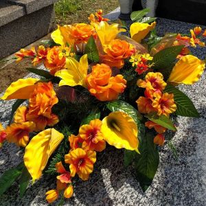 Sztuczna wiązanka - duża, kwiaty w kolorze żółtym, rudym